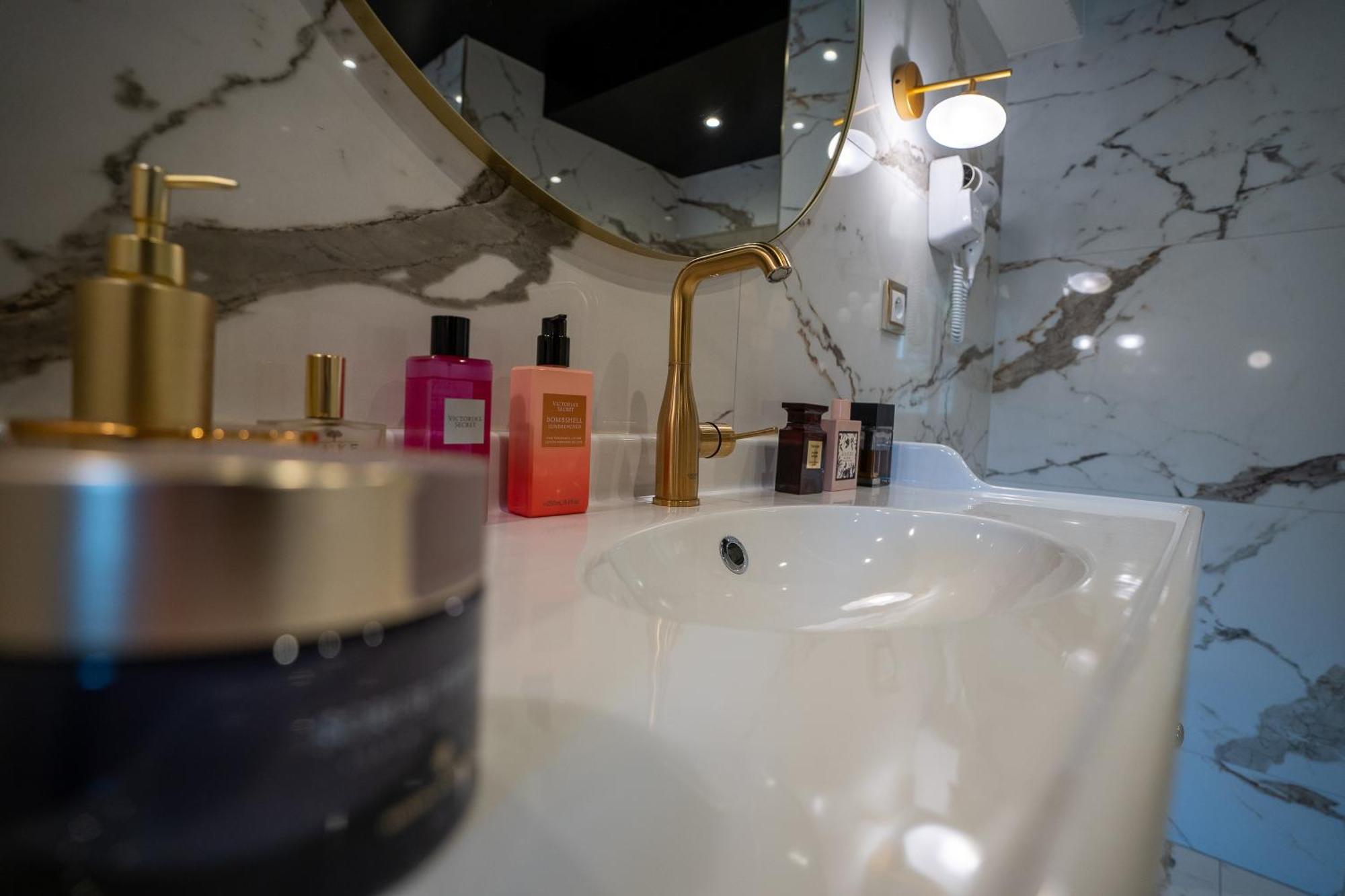Appartement D'Exception Avec Jacuzzi Villefranche-sur-Saone Exterior photo